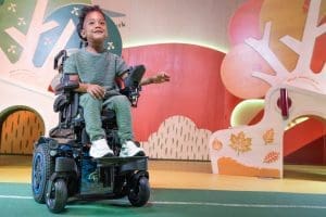 Zippie Q300 M Mini Kids/ Enfants fauteuil roulant électrique 6 roues